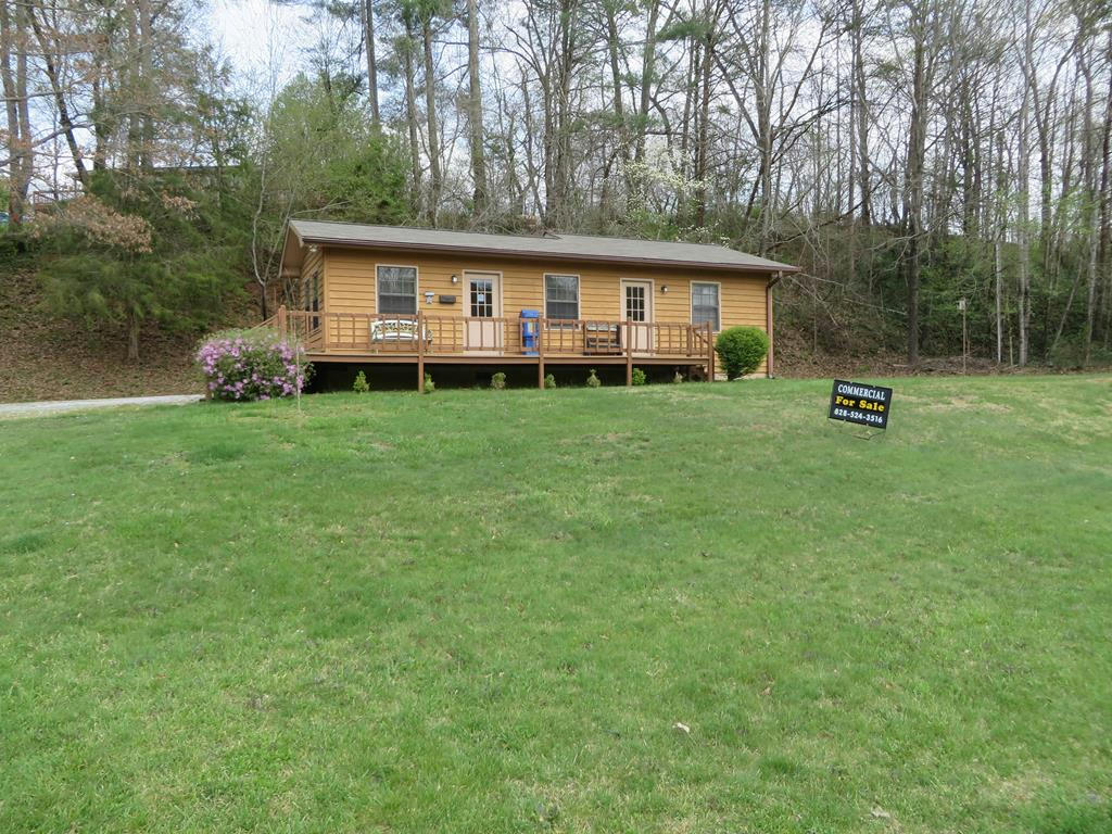 2826 HIGHLANDS RD, FRANKLIN, NC 28734, photo 1 of 7